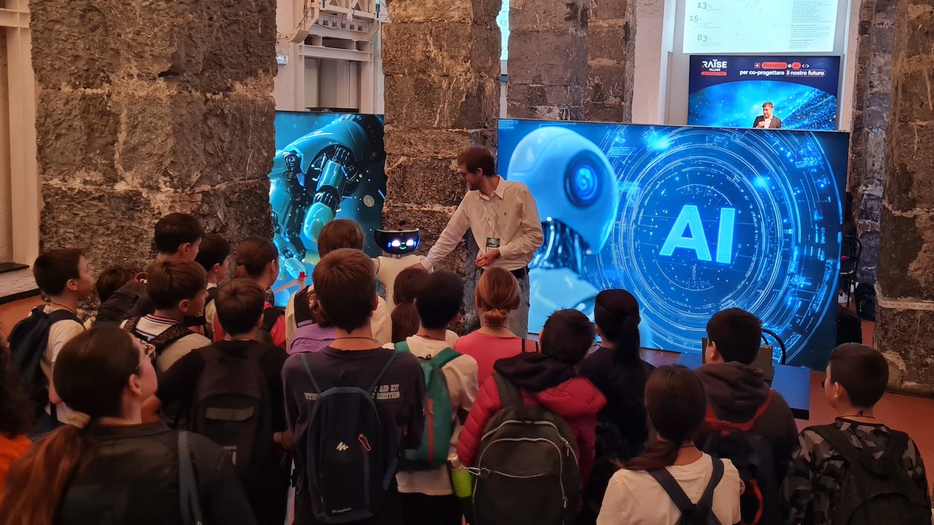 L’incontro tra il pubblico e i robot al RAISE Village